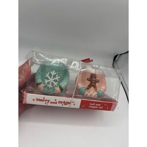 Christmas Sweater Salt Pepper Shaker Set Ceramic Pink Green New Read